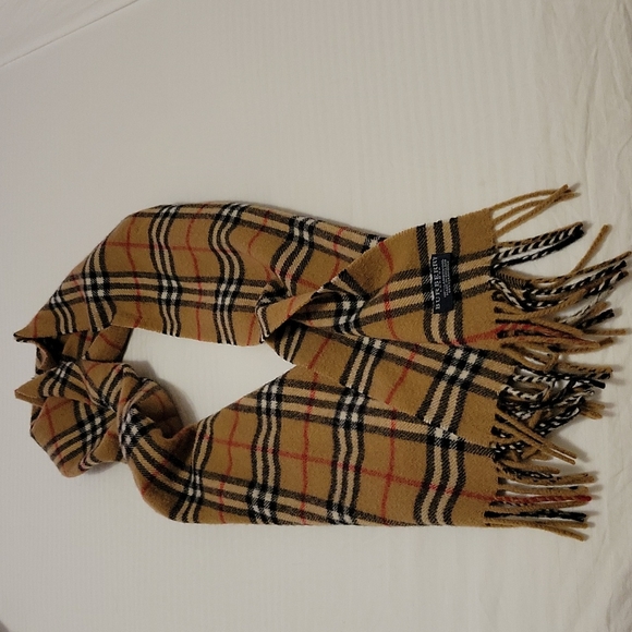 Burberry Classic Check Scarf - Picture 2 of 6